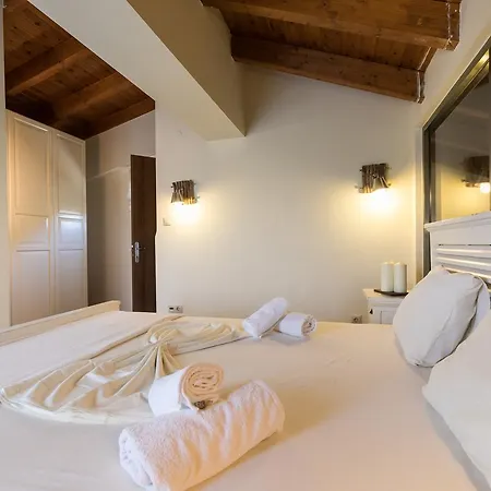 فيلة Inuit | Luxury Pool Villa, Sani باراليا ساني