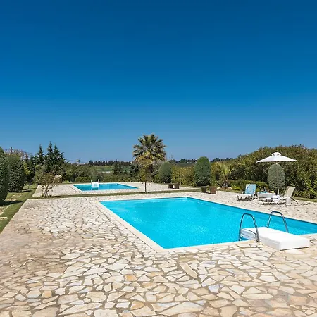 فيلة Inuit | Luxury Pool Villa, Sani *